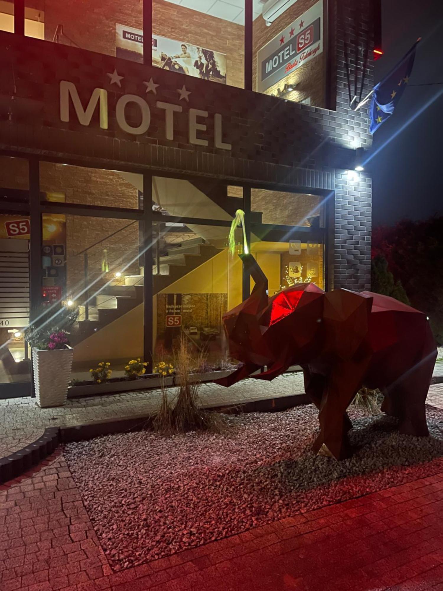 Zbrachlin Motel S5 מראה חיצוני תמונה